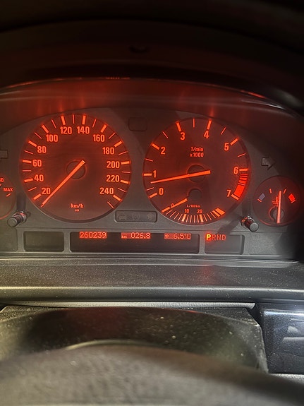 BMW 530i 4 of 5