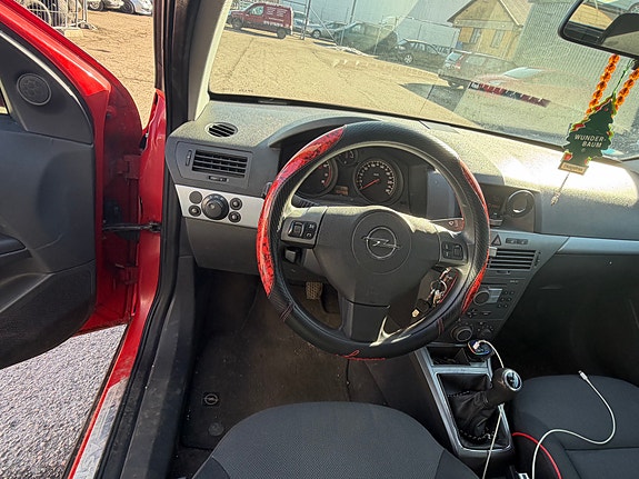 Opel Astra 4 of 6
