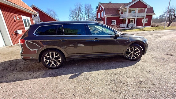 Volkswagen Passat 4 of 7