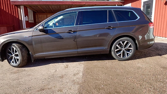 Volkswagen Passat 3 of 7