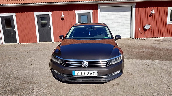 Volkswagen Passat 2 of 7