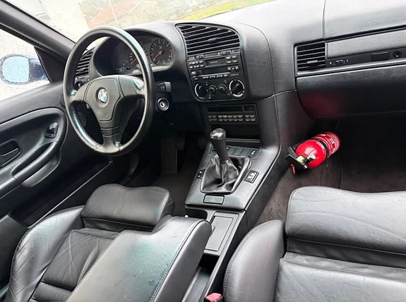 BMW M3 4 of 5