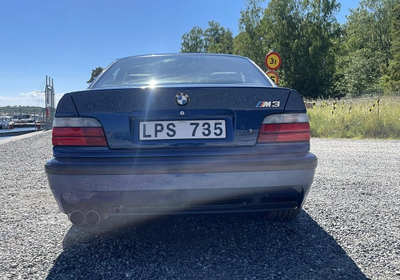 BMW M3 6 of 6