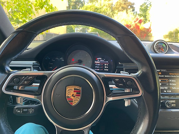 Porsche Macan S 3 of 9