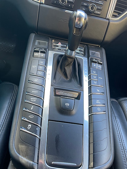 Porsche Macan S 5 of 9