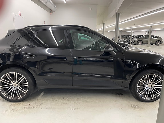 Porsche Macan S 4 of 9