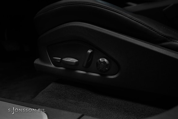 Porsche Macan 4 19 of 21