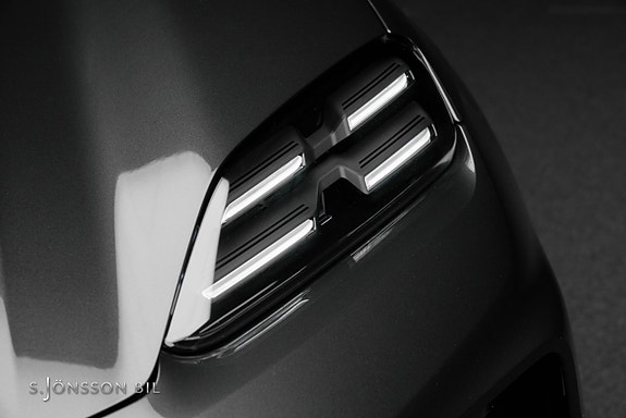 Porsche Macan 4 7 of 21