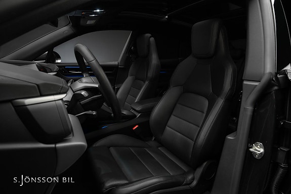 Porsche Macan 4 15 of 21