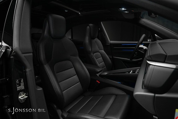 Porsche Macan 4 13 of 21