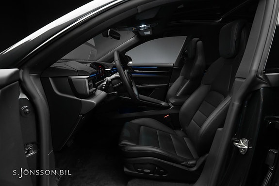 Porsche Macan 4 9 of 21