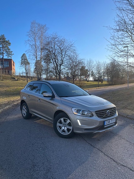 Volvo XC60 2 of 5