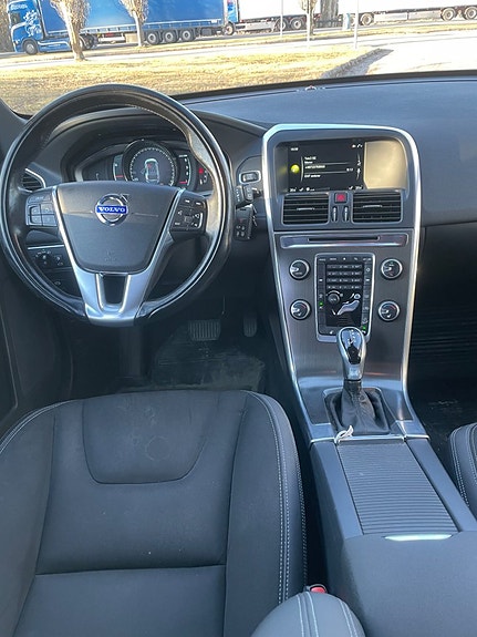 Volvo XC60 14 of 30