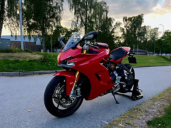 Ducati SuperSport S 2 of 5