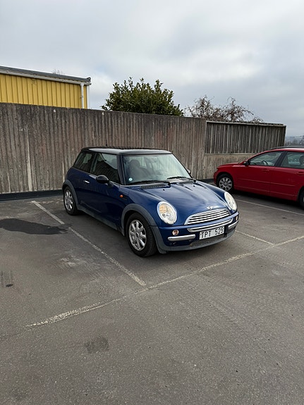 MINI Cooper 4 of 5