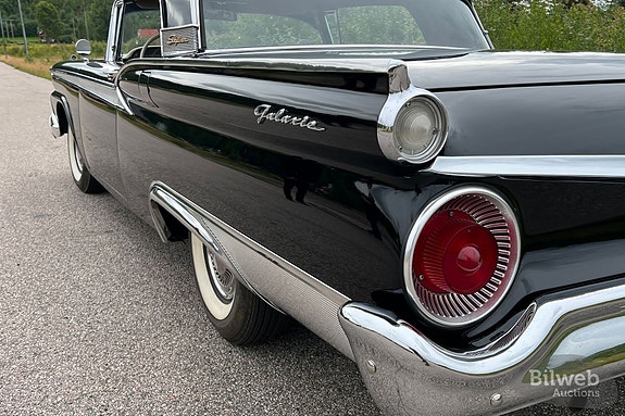 Ford Fairlane 4 of 4