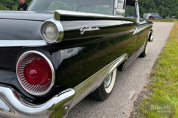 Ford Fairlane 2 of 4