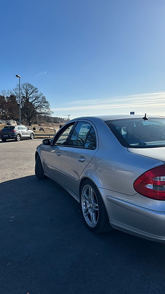 Mercedes-Benz E350 3 of 5