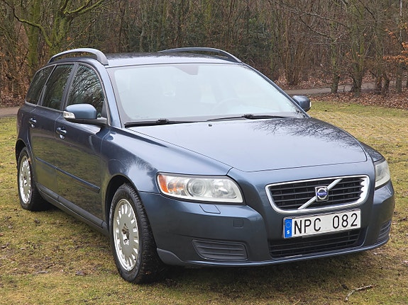 Volvo V50 2 of 22