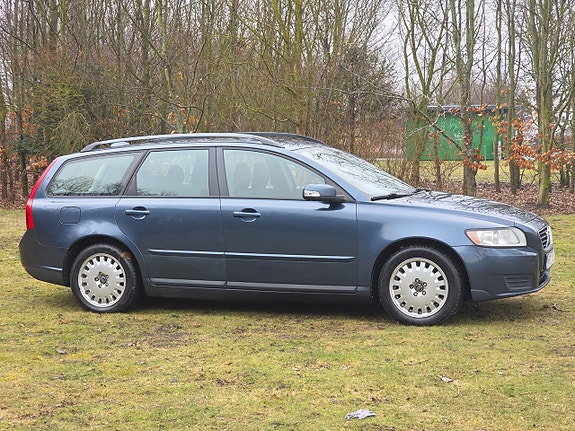Volvo V50 4 of 22