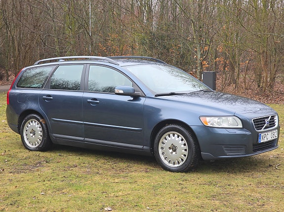 Volvo V50 3 of 22