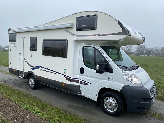 McLouis 700 Glamys 22 7 bälten/ 7 bäddar/ B körkort/ 4.700 mil