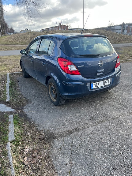 Opel Corsa 2 of 3