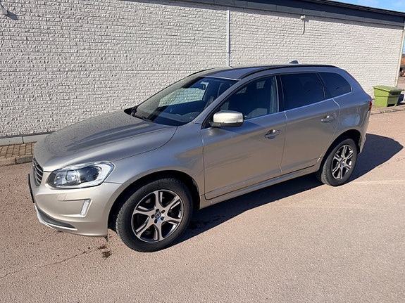 Volvo XC60 2 of 5