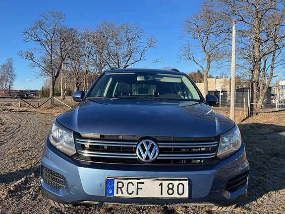 Volkswagen Tiguan 3 of 9