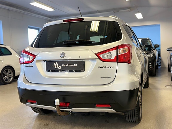 Suzuki S-Cross 9 of 15