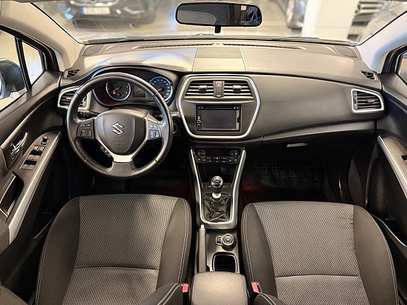 Suzuki S-Cross 10 of 15