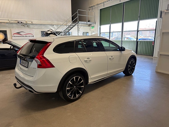 Volvo V60 Cross Country 6 of 22