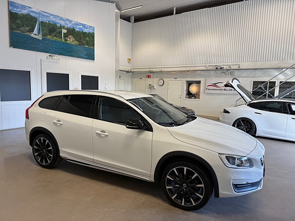 Volvo V60 Cross Country 8 of 22