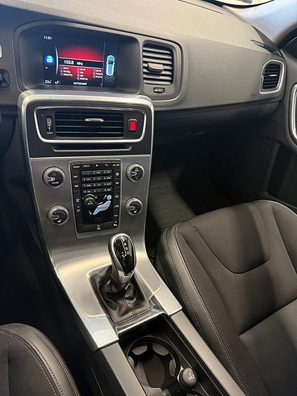 Volvo V60 Cross Country 14 of 22