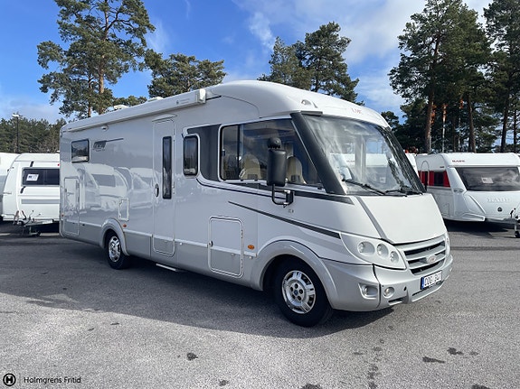 LMC Liberty I 720g Queensbed Golvmont. AC