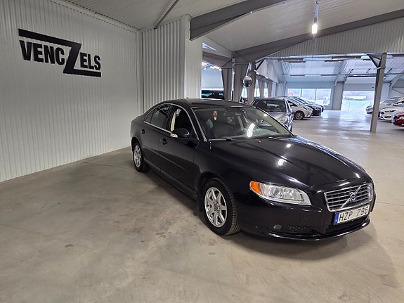 Volvo S80 2 of 9