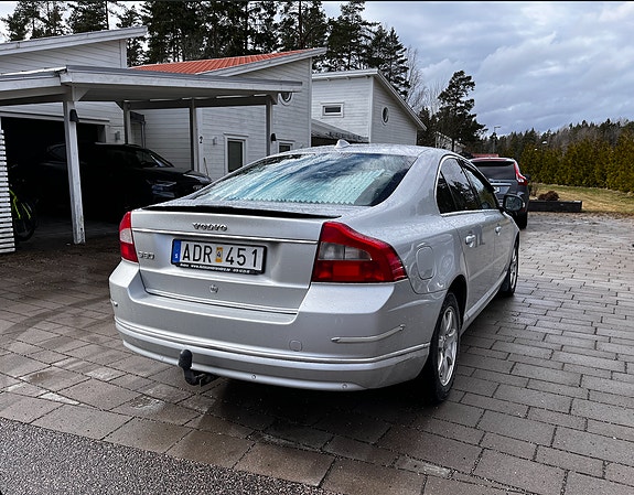 Volvo S80 3 of 5
