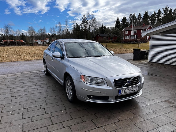 Volvo S80 2 of 5