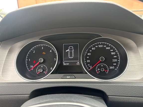 Volkswagen Golf VII 12 of 12