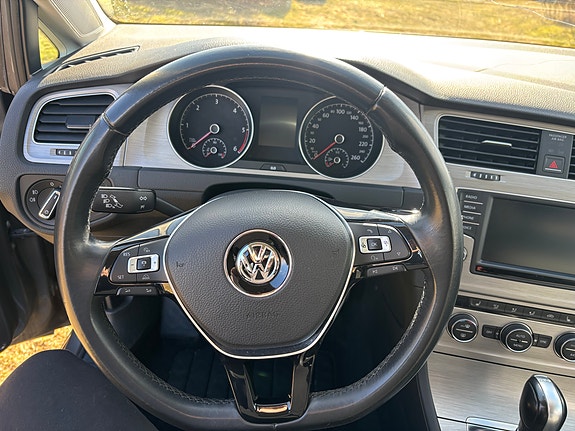 Volkswagen Golf VII 9 of 12