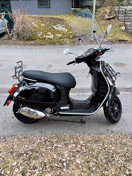 Vespa GTS Supertech 300 hpe 4 of 5