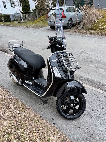 Vespa GTS Supertech 300 hpe 3 of 5