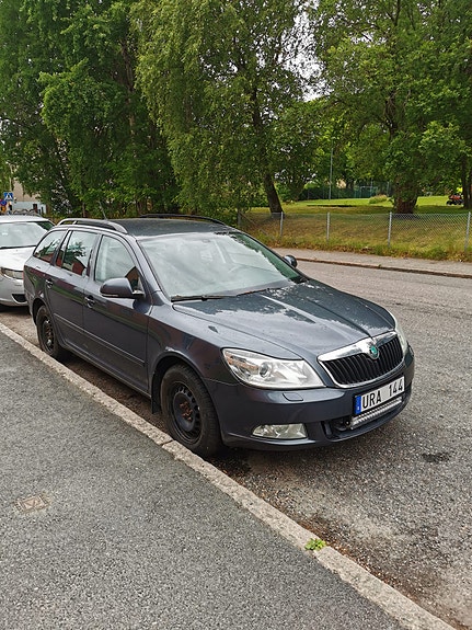 Skoda Octavia 2 of 6