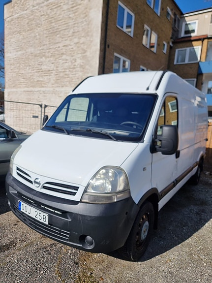 Nissan Interstar 2 of 5