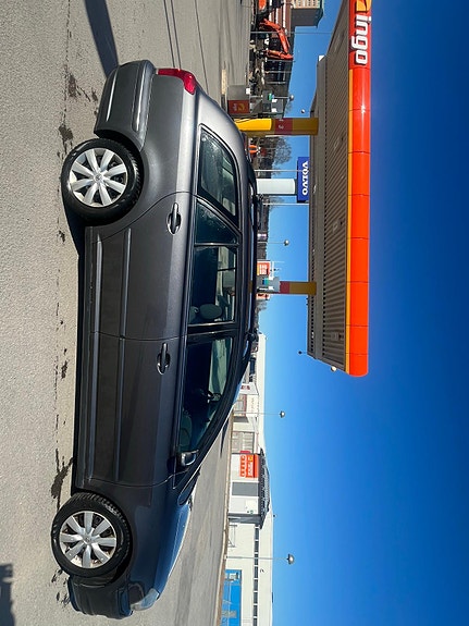 Toyota Avensis 3 of 4
