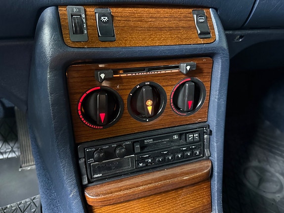 Mercedes-Benz 200 17 of 19