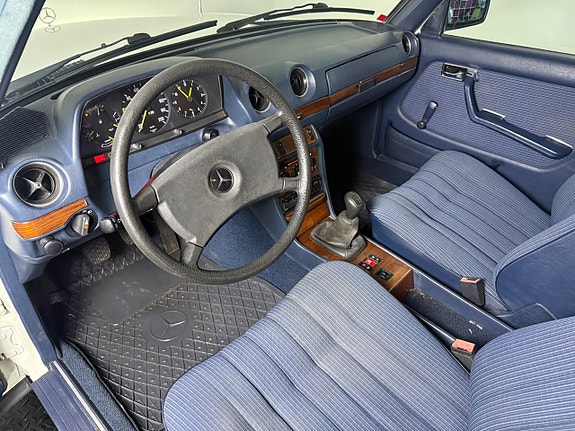 Mercedes-Benz 200 11 of 19