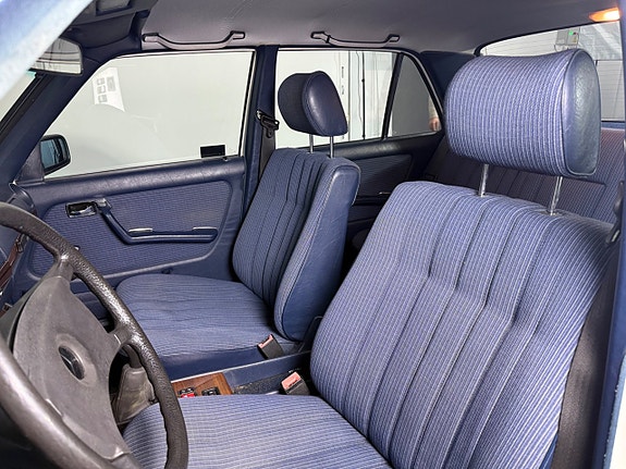 Mercedes-Benz 200 12 of 19