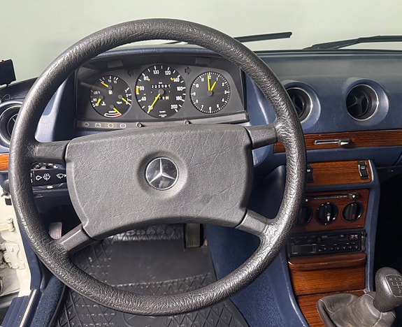 Mercedes-Benz 200 14 of 19