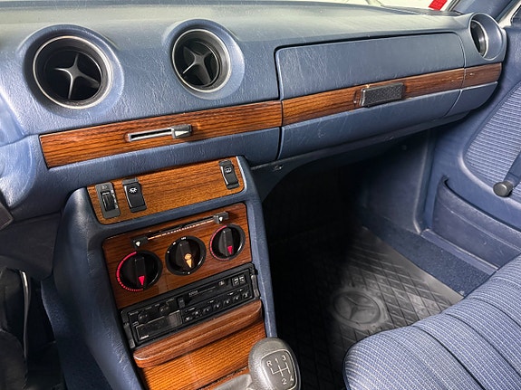 Mercedes-Benz 200 15 of 19